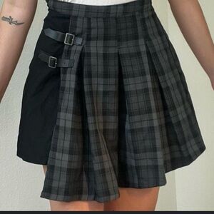 gray black plaid hot topic pleated skirt